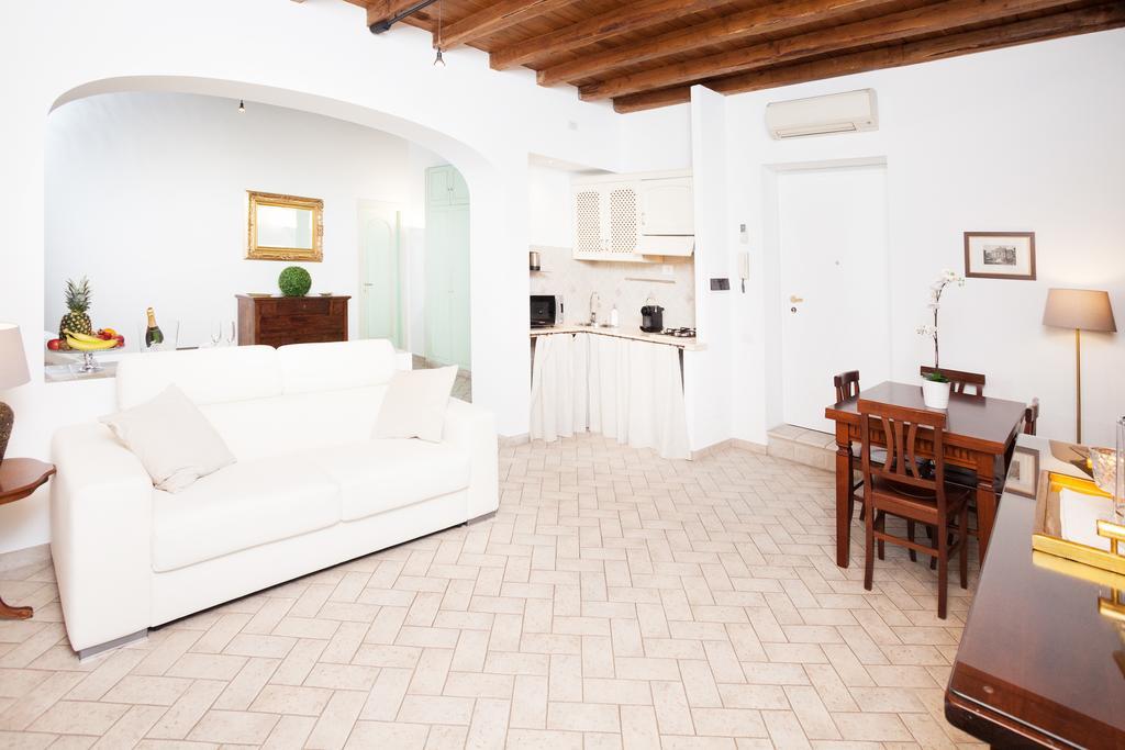 Tritone 91 Apartment Rom